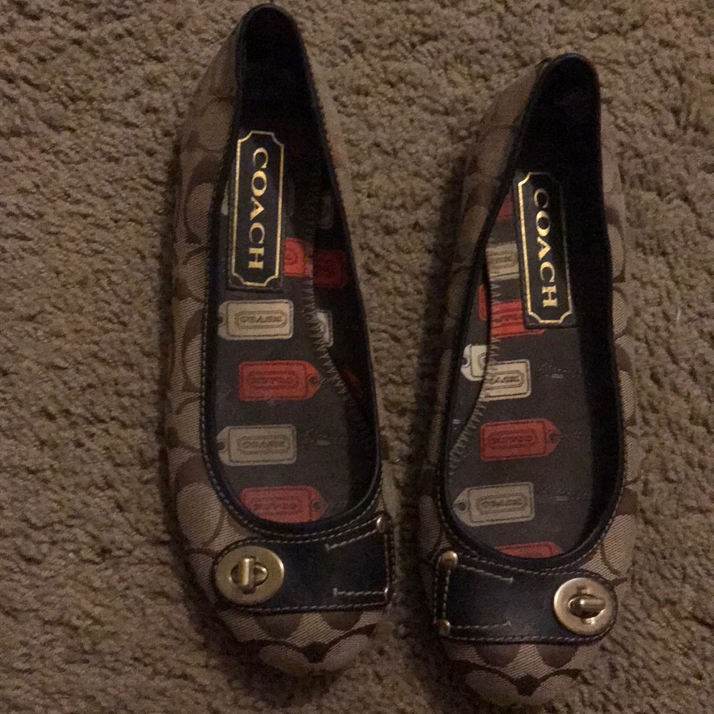 8.5 coach brown flats good condition